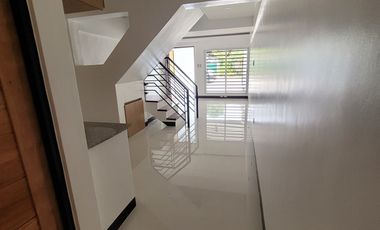 Townhouse For Sale in North Caloocan