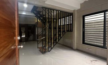 Townhouse For Sale in North Caloocan