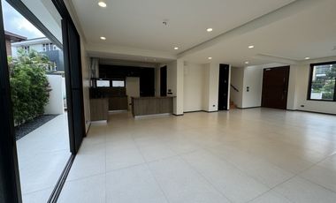 4 bedroom 3 Storey house Verdana