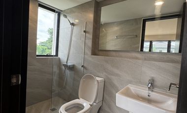 4 bedroom 3 Storey house Verdana