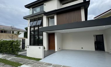 4 bedroom 3 Storey house Verdana