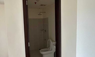 Bi-Level 2BR with balcony Lipat Agad Condo for Sale in Manila Sta Mesa