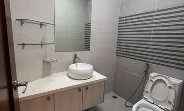 FOR SALE: Spacious 4-Bedroom Townhouse with Basement in Kapitolyo, Pasig City