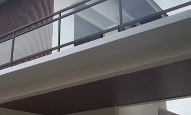 Single-Detached Houses and Lots in Alabang