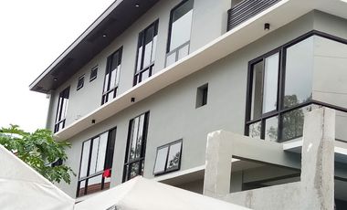 5 BR Townhouse in Abelardo BF Homes Paranaque