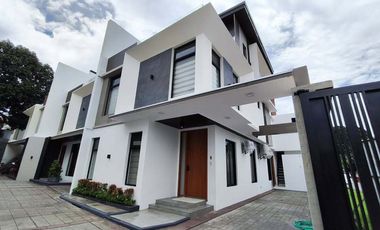 5 BR Townhouse in Abelardo BF Homes Paranaque