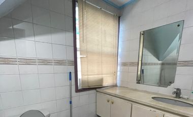 FOR RENT CORNER LOT HOUSE IN SANTAROSA ESTATES 1, STA ROSA, LAGUNA