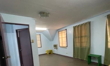 FOR RENT CORNER LOT HOUSE IN SANTAROSA ESTATES 1, STA ROSA, LAGUNA