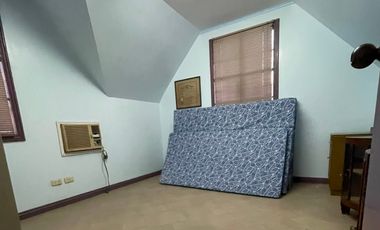 FOR RENT CORNER LOT HOUSE IN SANTAROSA ESTATES 1, STA ROSA, LAGUNA
