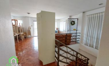 4 Bedroom house with big lawn