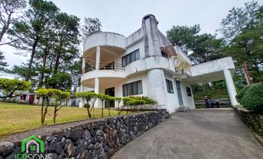 4 Bedroom house with big lawn