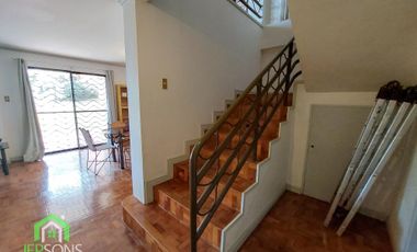 4 Bedroom house with big lawn