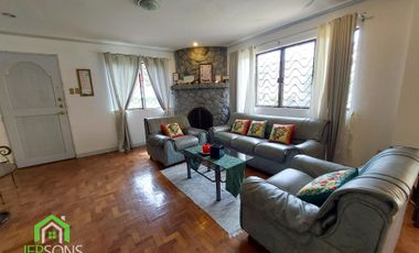 4 Bedroom house with big lawn