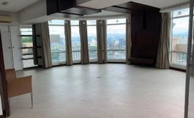 2Bedroom Big Condo for RENT with 2 VERANDA - Renaissance , Ortigas , Pasig City