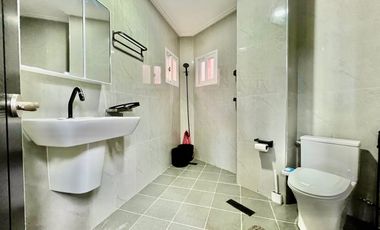 REDUCED! BF Northwest, Parañaque: House for Sale, Pool, 5BR, 4 parking, P70M