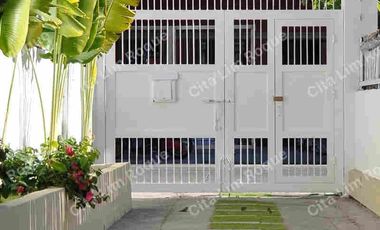 For Sale 4 BR House and Lot with 4 Parking, Multinational Village, Parañaque