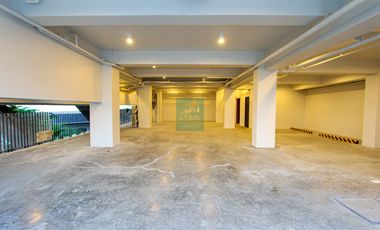 Ultra-Luxury 4-Bedroom Estate with Infinity Pool & City Views–Monterrazas Prime