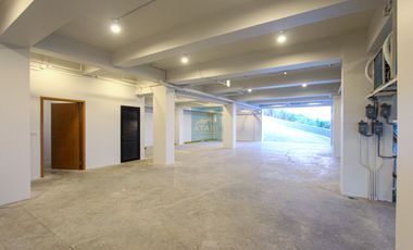 Ultra-Luxury 4-Bedroom Estate with Infinity Pool & City Views–Monterrazas Prime