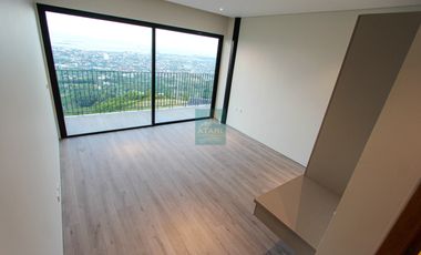 Ultra-Luxury 4-Bedroom Estate with Infinity Pool & City Views–Monterrazas Prime