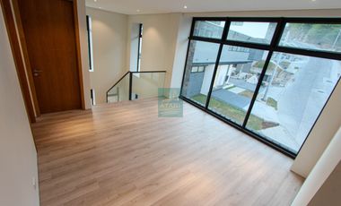 Ultra-Luxury 4-Bedroom Estate with Infinity Pool & City Views–Monterrazas Prime