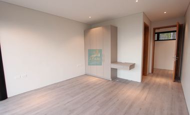 Ultra-Luxury 4-Bedroom Estate with Infinity Pool & City Views–Monterrazas Prime