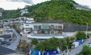 Ultra-Luxury 4-Bedroom Estate with Infinity Pool & City Views–Monterrazas Prime