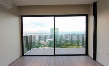 Ultra-Luxury 4-Bedroom Estate with Infinity Pool & City Views–Monterrazas Prime