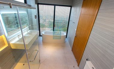 Ultra-Luxury 4-Bedroom Estate with Infinity Pool & City Views–Monterrazas Prime