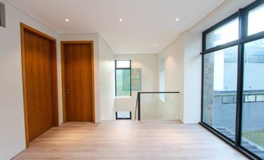 Ultra-Luxury 4-Bedroom Estate with Infinity Pool & City Views–Monterrazas Prime