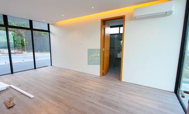 Ultra-Luxury 4-Bedroom Estate with Infinity Pool & City Views–Monterrazas Prime