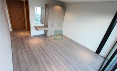 Ultra-Luxury 4-Bedroom Estate with Infinity Pool & City Views–Monterrazas Prime