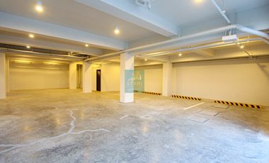 Ultra-Luxury 4-Bedroom Estate with Infinity Pool & City Views–Monterrazas Prime