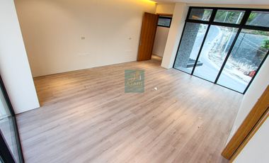 Ultra-Luxury 4-Bedroom Estate with Infinity Pool & City Views–Monterrazas Prime