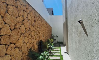 Baguio - 3 Storey Residential S/D with Roof Deck, Ready to Move-in with View