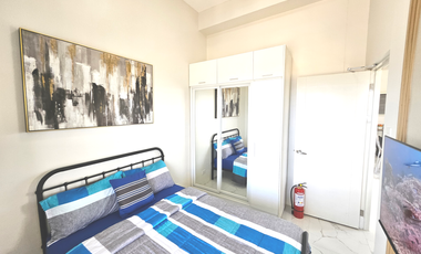 23F (Penthouse) _ 1BR Corner Unit 2 Balconies with PLDT Unlimited Wi-Fi