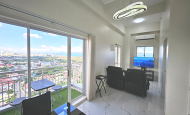 23F (Penthouse) _ 1BR Corner Unit 2 Balconies with PLDT Unlimited Wi-Fi