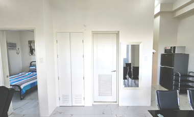 23F (Penthouse) _ 1BR Corner Unit 2 Balconies with PLDT Unlimited Wi-Fi