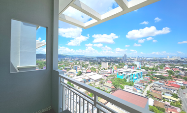 23F (Penthouse) _ 1BR Corner Unit 2 Balconies with PLDT Unlimited Wi-Fi
