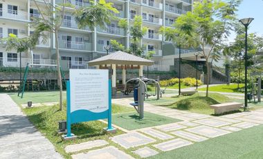 23F (Penthouse) _ 1BR Corner Unit 2 Balconies with PLDT Unlimited Wi-Fi