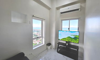 23F (Penthouse) _ 1BR Corner Unit 2 Balconies with PLDT Unlimited Wi-Fi