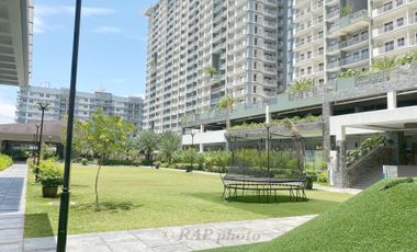 23F (Penthouse) _ 1BR Corner Unit 2 Balconies with PLDT Unlimited Wi-Fi
