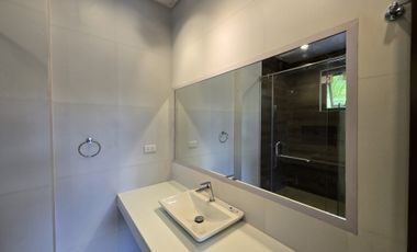 Four-Bedroom Brand New House with Mountain View