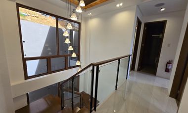 Four-Bedroom Brand New House with Mountain View