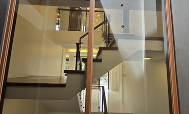 Four-Bedroom Brand New House with Mountain View