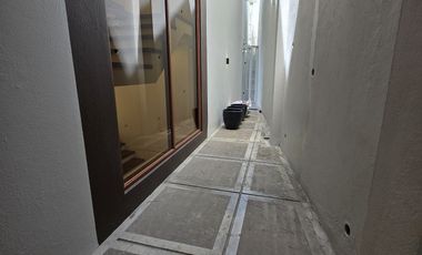 Four-Bedroom Brand New House with Mountain View