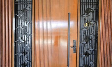 Four-Bedroom Brand New House with Mountain View