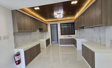 Four-Bedroom Brand New House with Mountain View