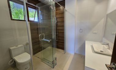 Four-Bedroom Brand New House with Mountain View