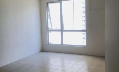 2 Bedroom Corner Unit For Sale in Pioneer Woodlands Boni Mandaluyong near MRT