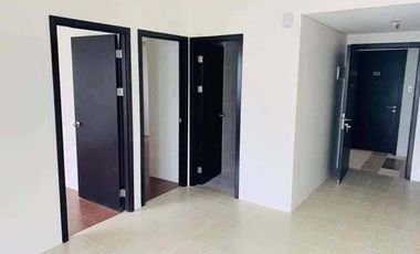 2 Bedroom Corner Unit For Sale in Pioneer Woodlands Boni Mandaluyong near MRT